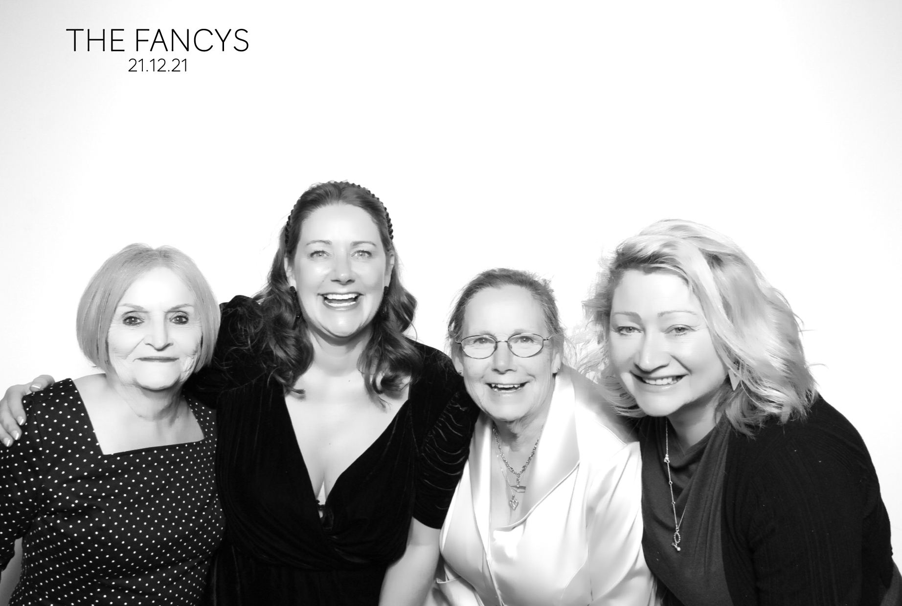 Tom & Ellen | View more photos from the event at images.mobile-photo-booth.com/u/MobilePhotoBoothUK/Tom-Ellen