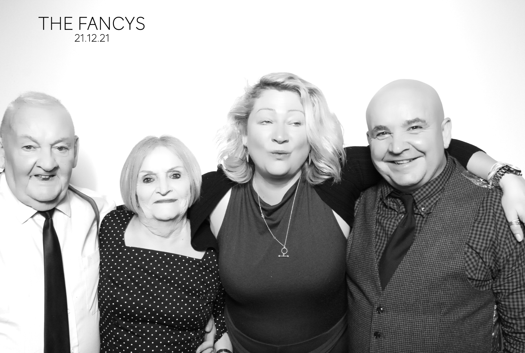 Tom & Ellen | View more photos from the event at images.mobile-photo-booth.com/u/MobilePhotoBoothUK/Tom-Ellen
