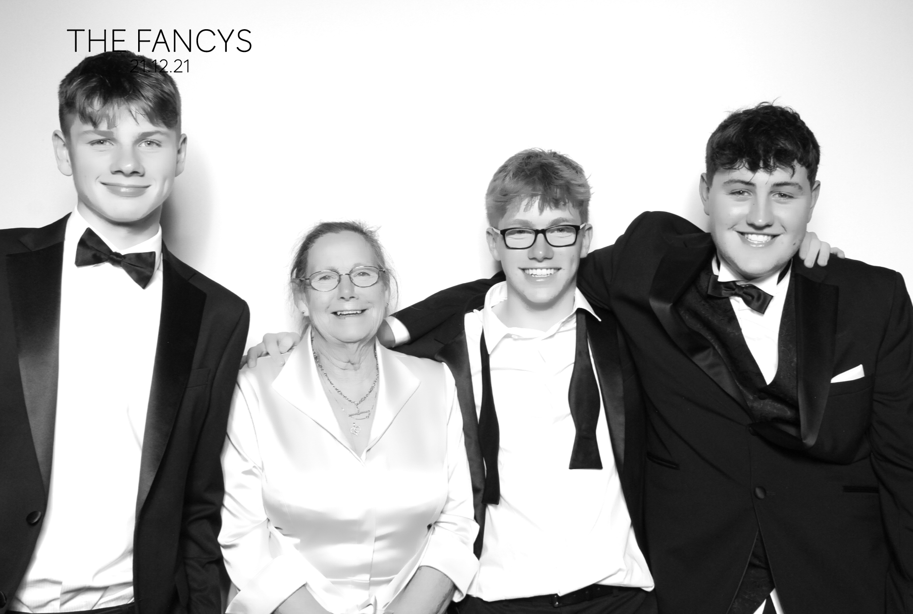 Tom & Ellen | View more photos from the event at images.mobile-photo-booth.com/u/MobilePhotoBoothUK/Tom-Ellen