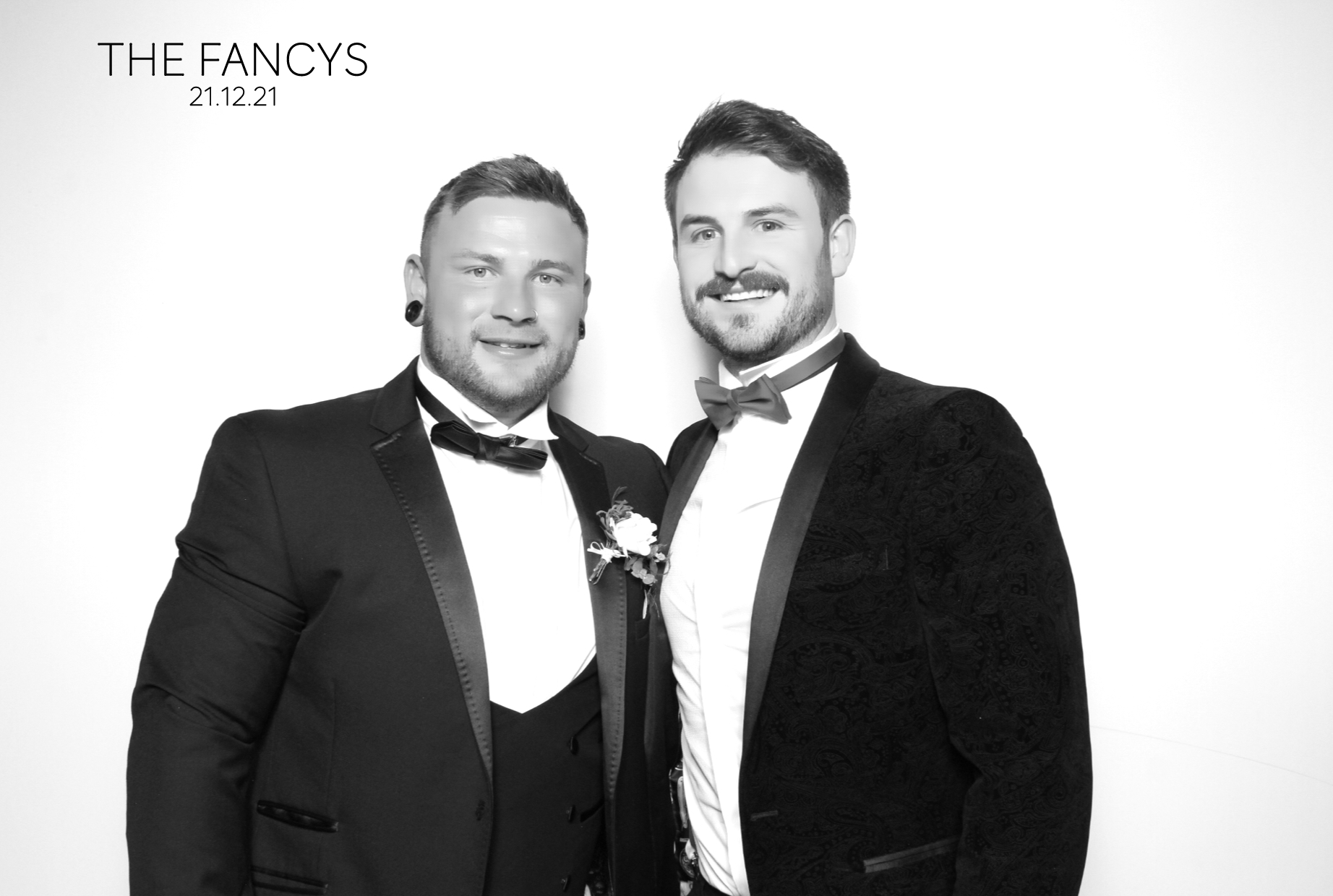 Tom & Ellen | View more photos from the event at images.mobile-photo-booth.com/u/MobilePhotoBoothUK/Tom-Ellen