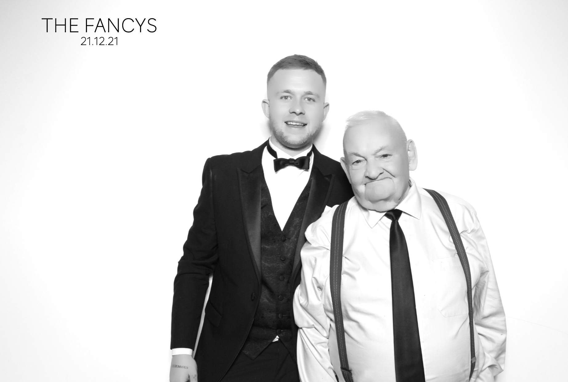 Tom & Ellen | View more photos from the event at images.mobile-photo-booth.com/u/MobilePhotoBoothUK/Tom-Ellen