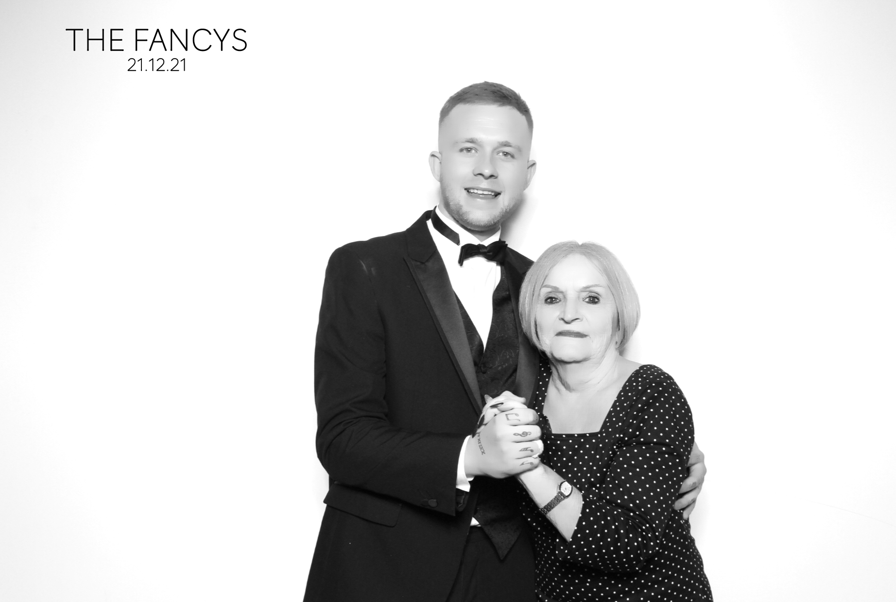 Tom & Ellen | View more photos from the event at images.mobile-photo-booth.com/u/MobilePhotoBoothUK/Tom-Ellen