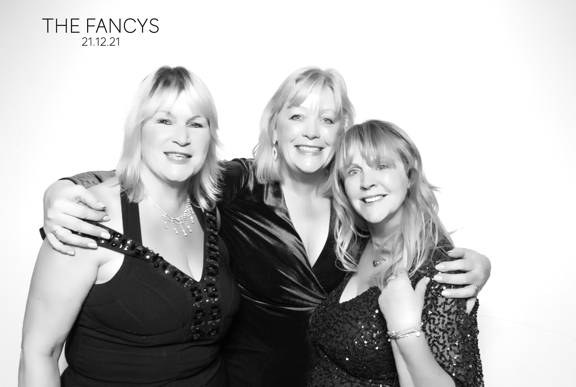 Tom & Ellen | View more photos from the event at images.mobile-photo-booth.com/u/MobilePhotoBoothUK/Tom-Ellen