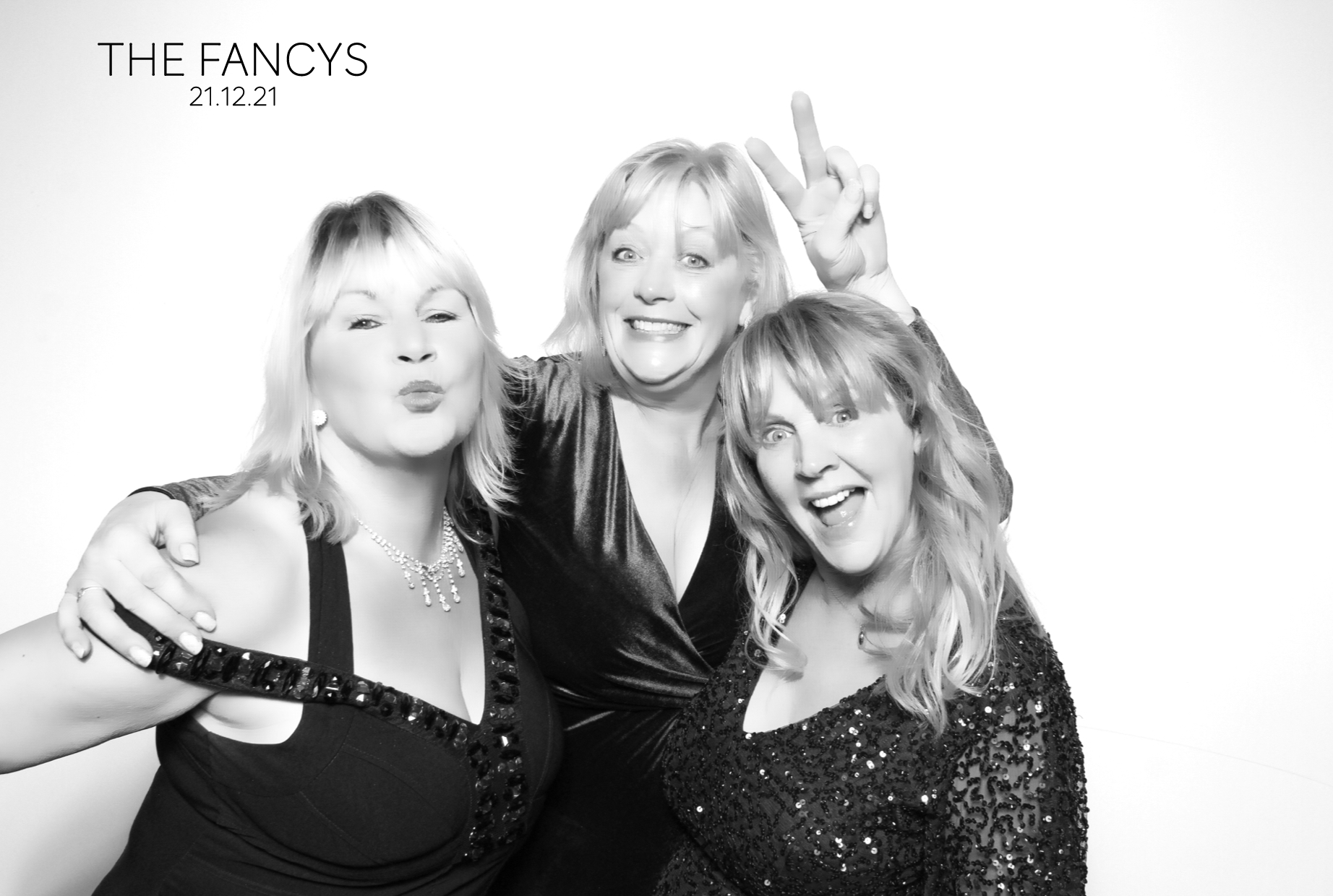 Tom & Ellen | View more photos from the event at images.mobile-photo-booth.com/u/MobilePhotoBoothUK/Tom-Ellen