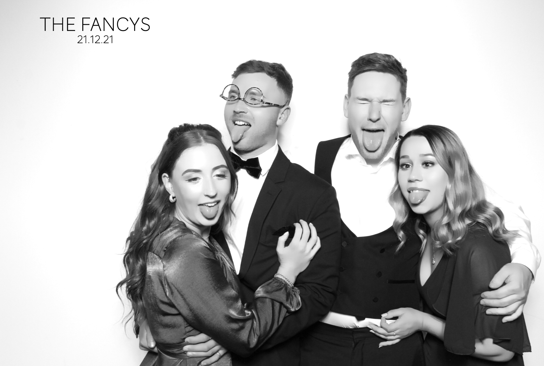 Tom & Ellen | View more photos from the event at images.mobile-photo-booth.com/u/MobilePhotoBoothUK/Tom-Ellen