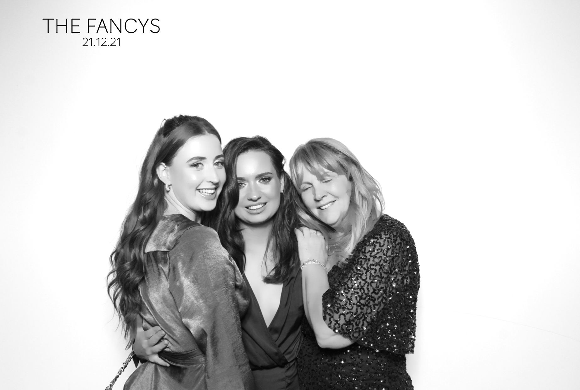 Tom & Ellen | View more photos from the event at images.mobile-photo-booth.com/u/MobilePhotoBoothUK/Tom-Ellen