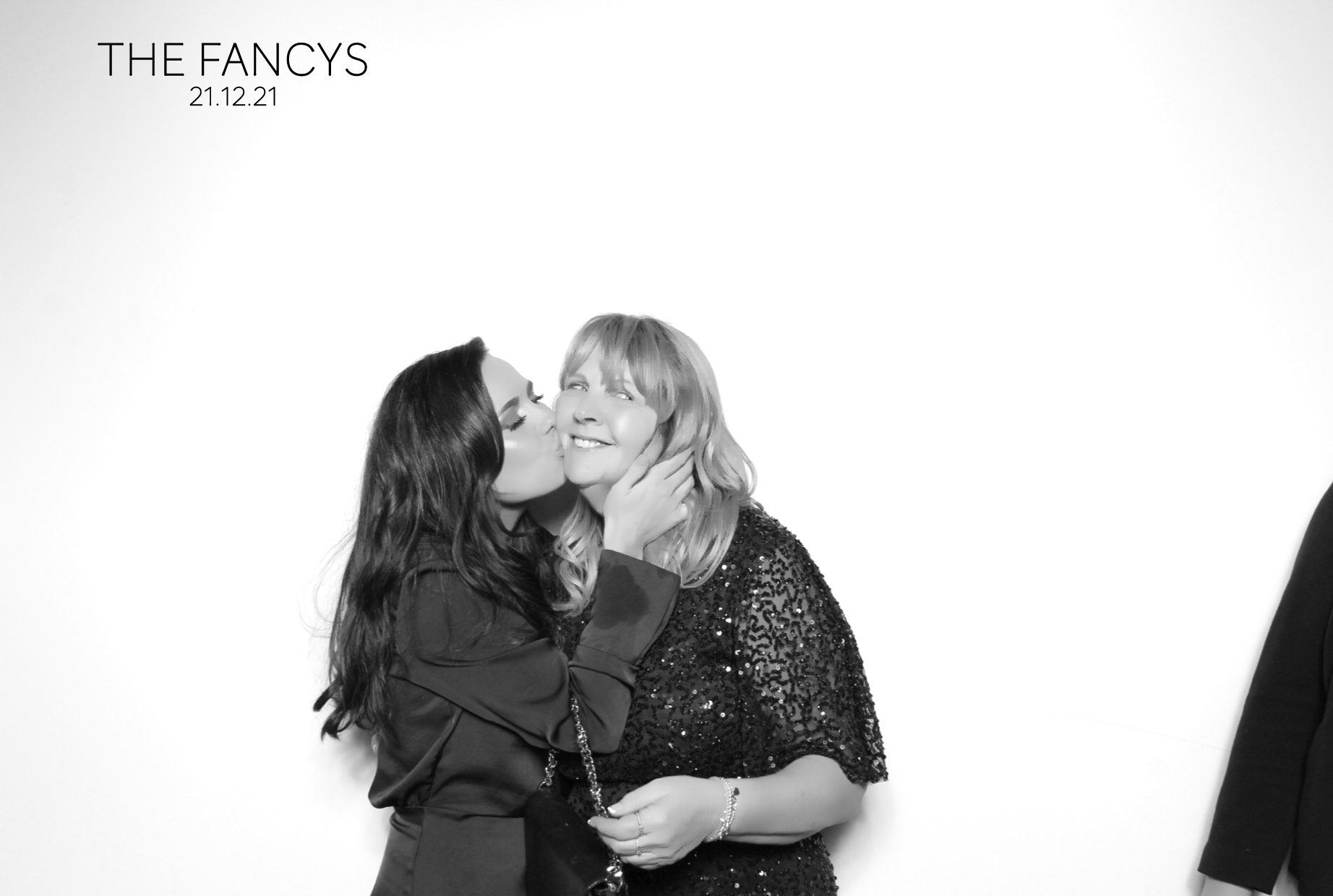 Tom & Ellen | View more photos from the event at images.mobile-photo-booth.com/u/MobilePhotoBoothUK/Tom-Ellen