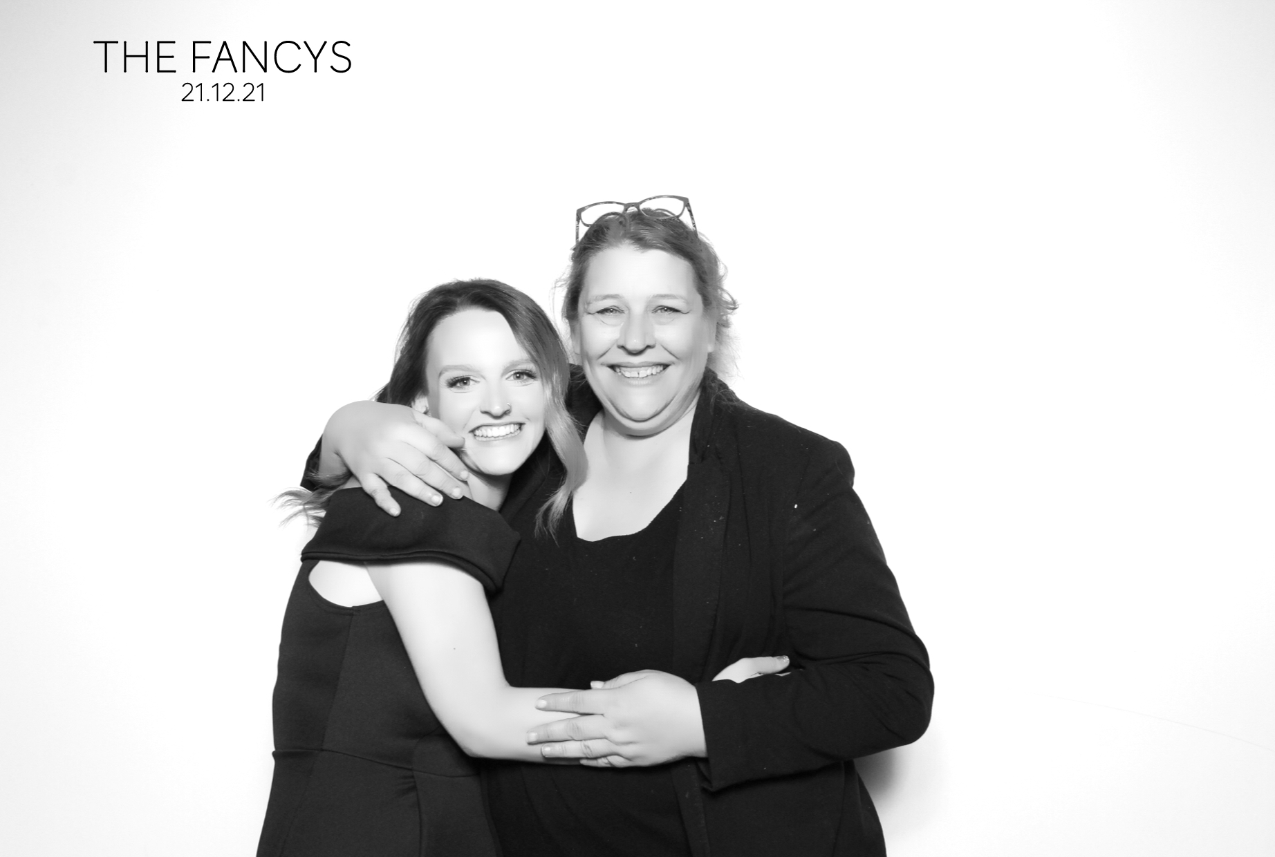 Tom & Ellen | View more photos from the event at images.mobile-photo-booth.com/u/MobilePhotoBoothUK/Tom-Ellen