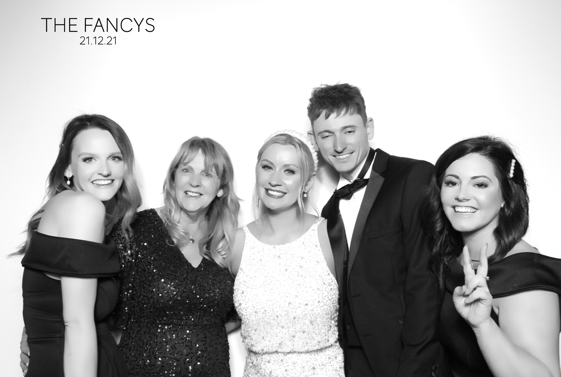 Tom & Ellen | View more photos from the event at images.mobile-photo-booth.com/u/MobilePhotoBoothUK/Tom-Ellen
