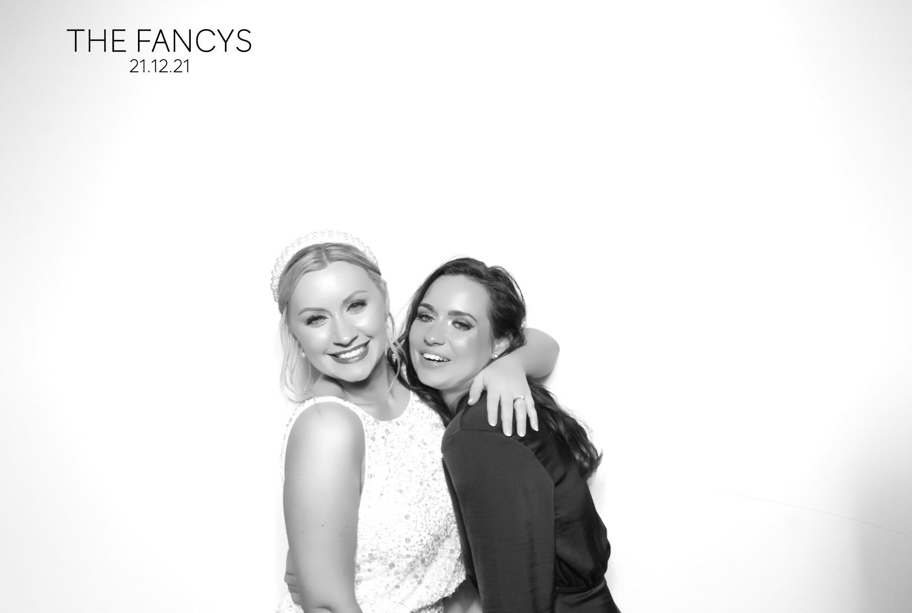 Tom & Ellen | View more photos from the event at images.mobile-photo-booth.com/u/MobilePhotoBoothUK/Tom-Ellen