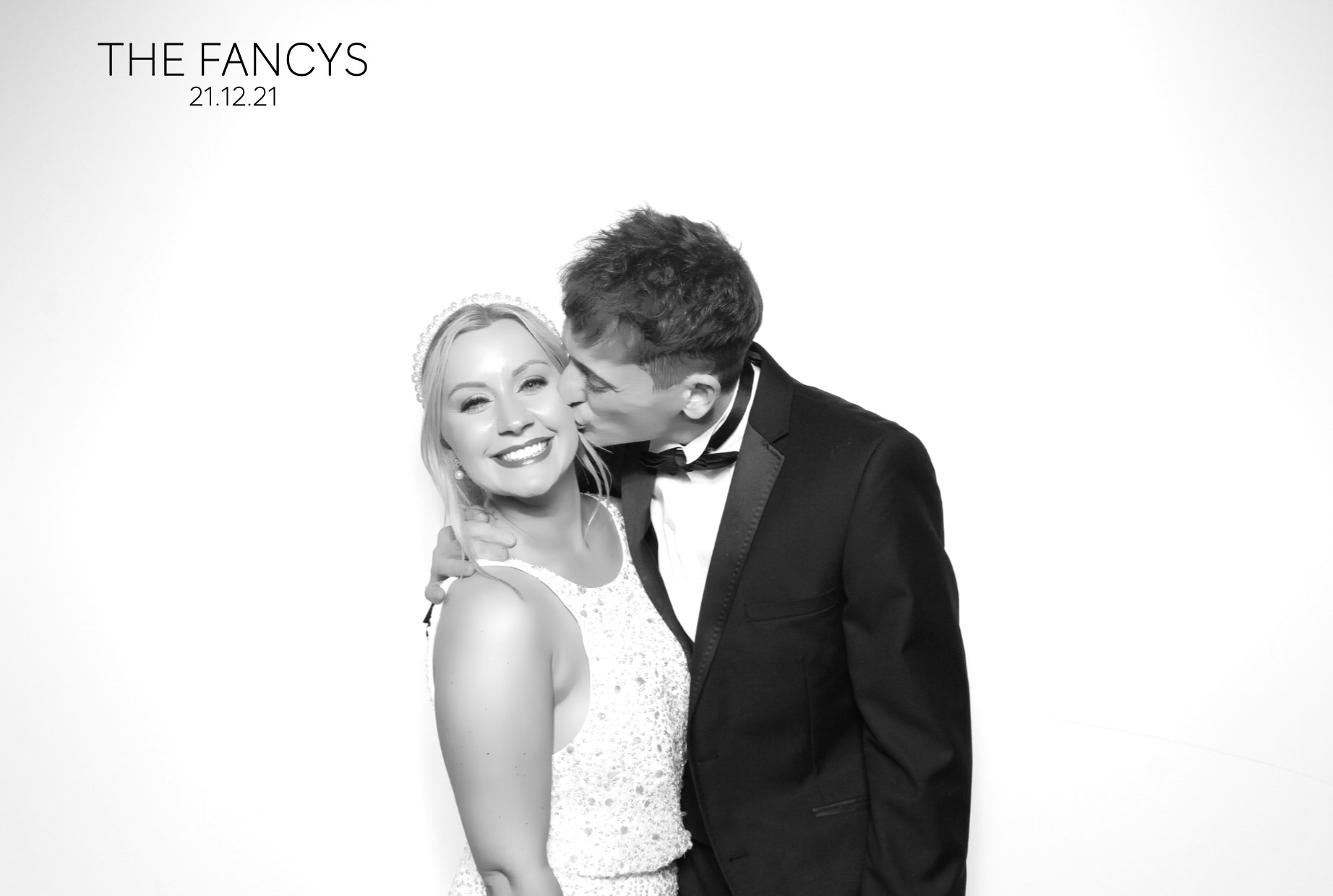 Tom & Ellen | View more photos from the event at images.mobile-photo-booth.com/u/MobilePhotoBoothUK/Tom-Ellen