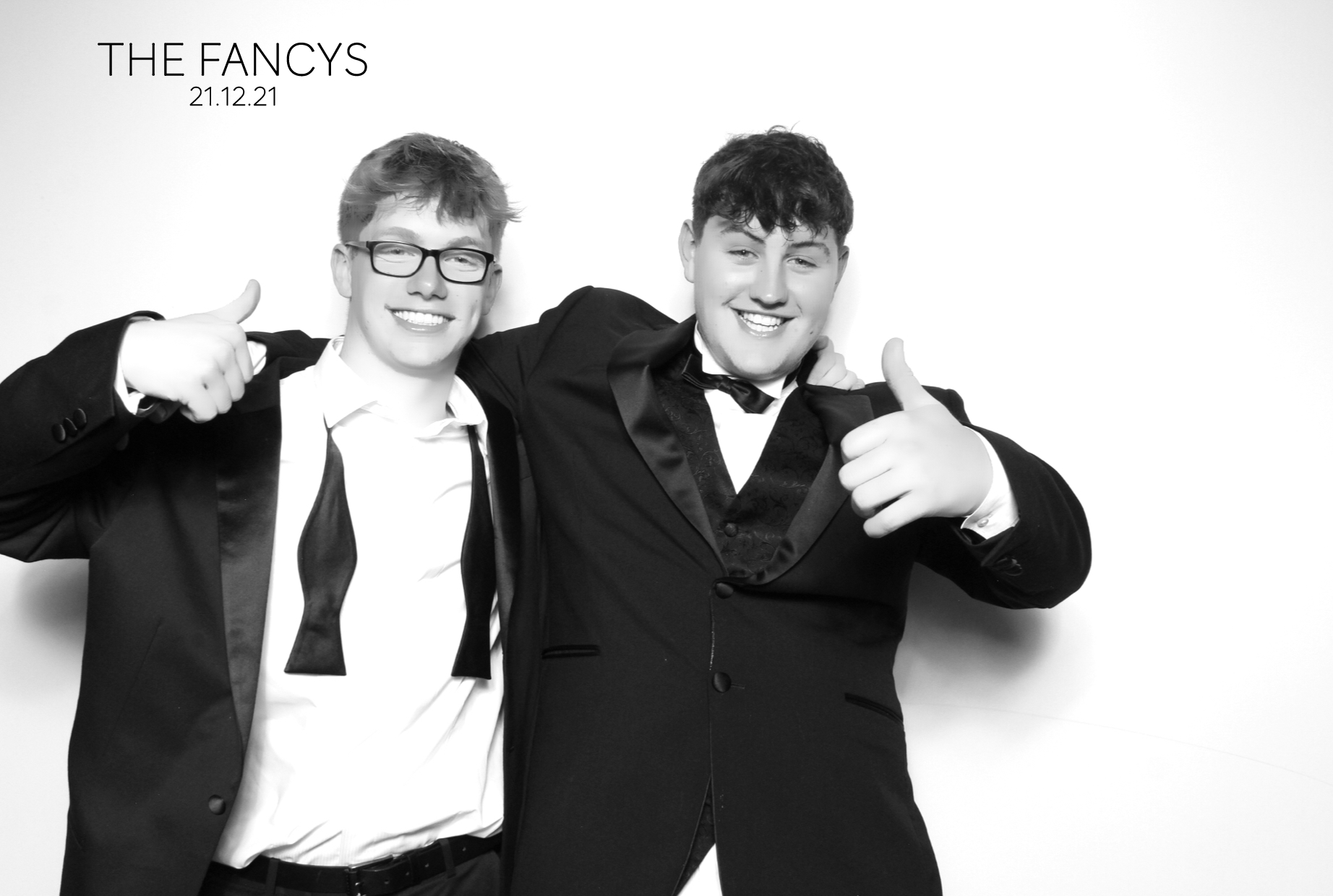 Tom & Ellen | View more photos from the event at images.mobile-photo-booth.com/u/MobilePhotoBoothUK/Tom-Ellen
