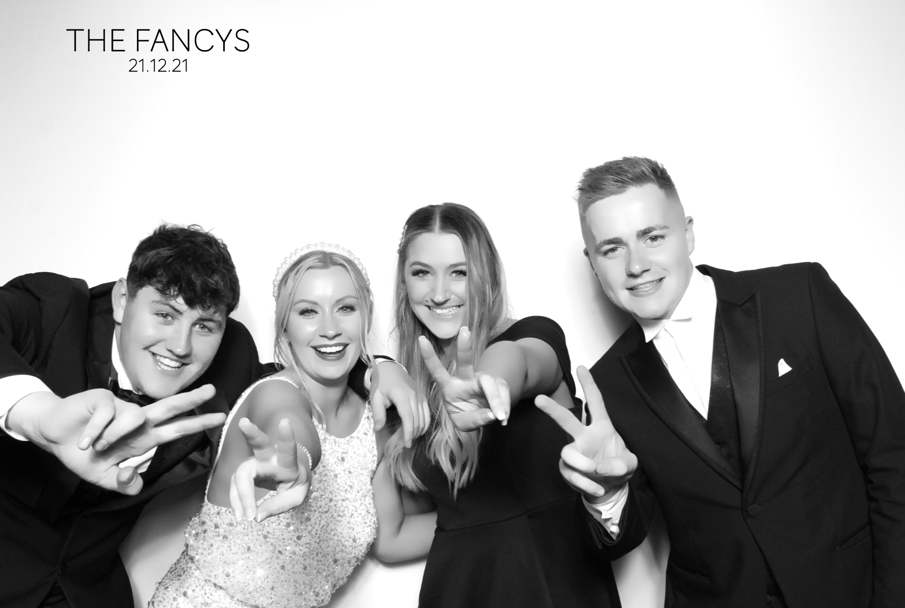 Tom & Ellen | View more photos from the event at images.mobile-photo-booth.com/u/MobilePhotoBoothUK/Tom-Ellen