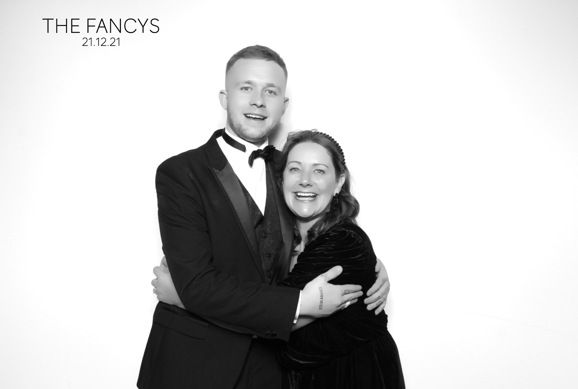 Tom & Ellen | View more photos from the event at images.mobile-photo-booth.com/u/MobilePhotoBoothUK/Tom-Ellen