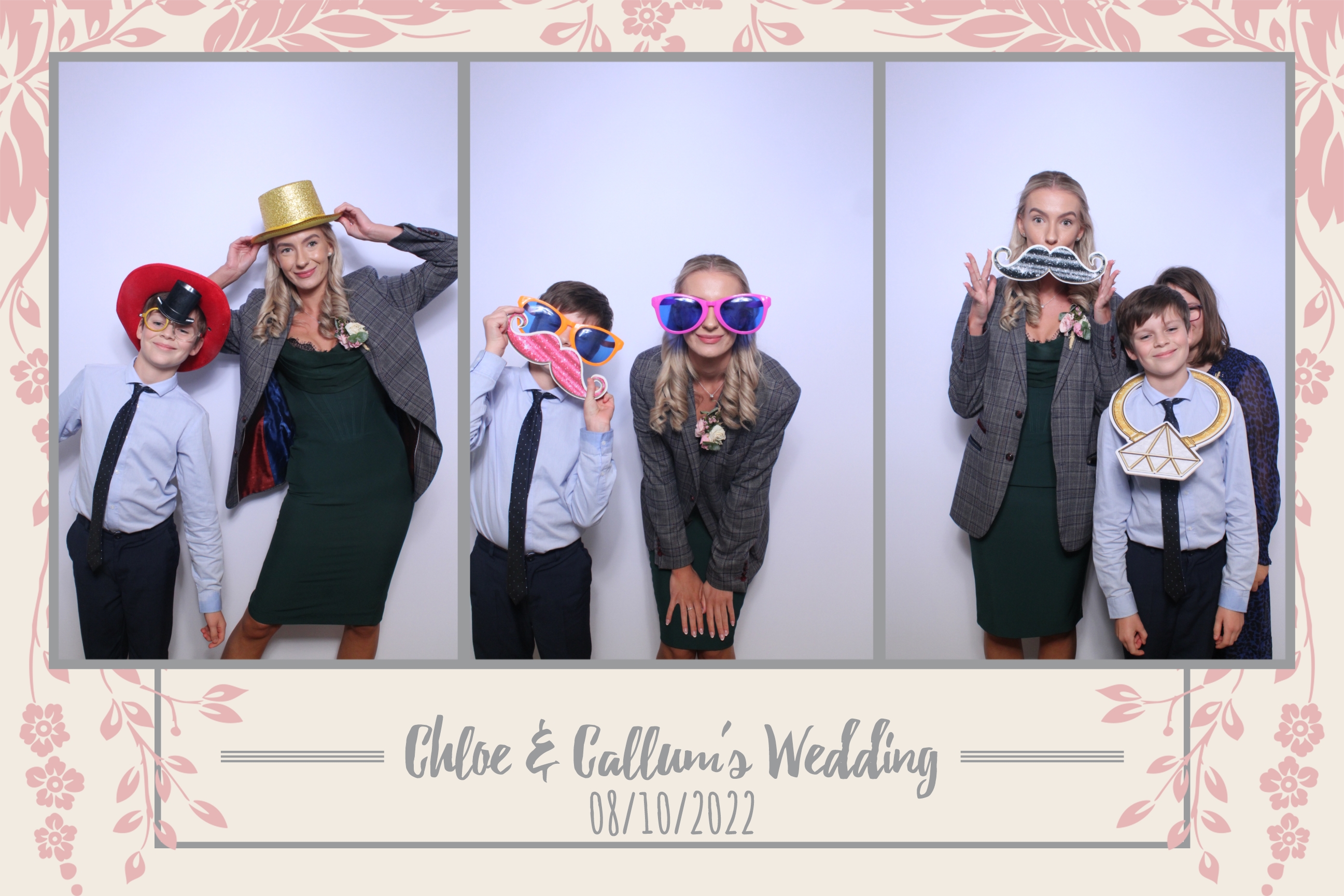Chloe & Callum | View more photos from the event at images.mobile-photo-booth.com/u/MobilePhotoBoothUK/Chloe-Callum