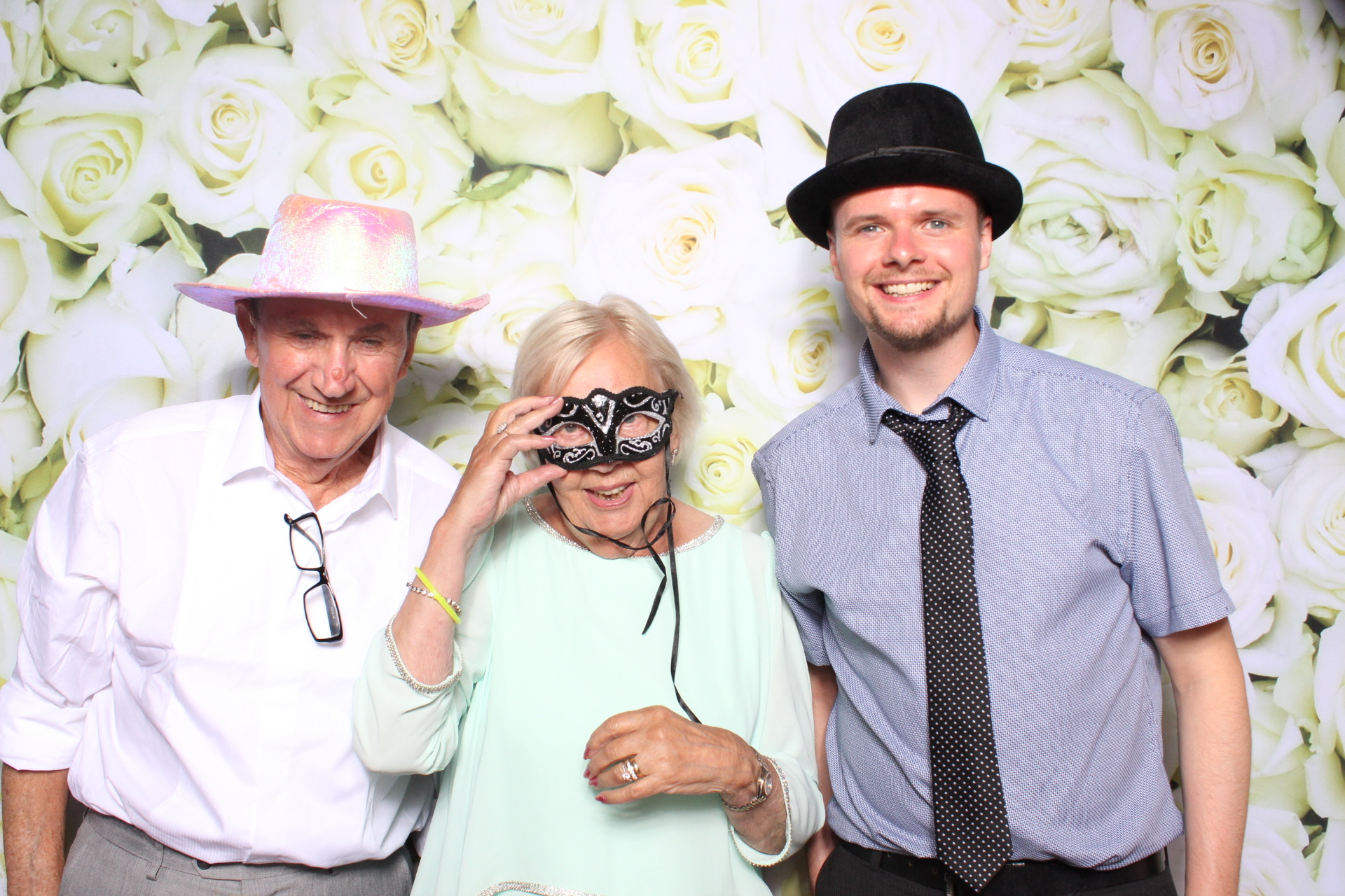 Claire & Graham | View more photos from the event at images.mobile-photo-booth.com/u/MobilePhotoBoothUK/Claire-Graham