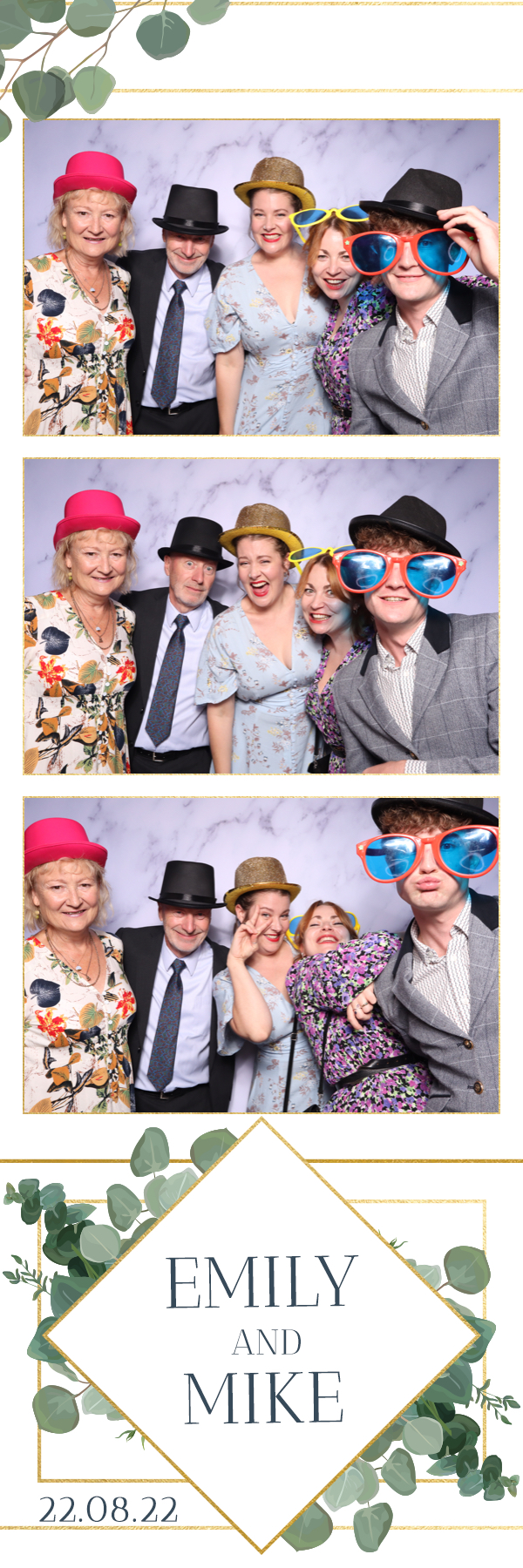 Emily & Mike | View more photos from the event at images.mobile-photo-booth.com/u/MobilePhotoBoothUK/Emily-Mike