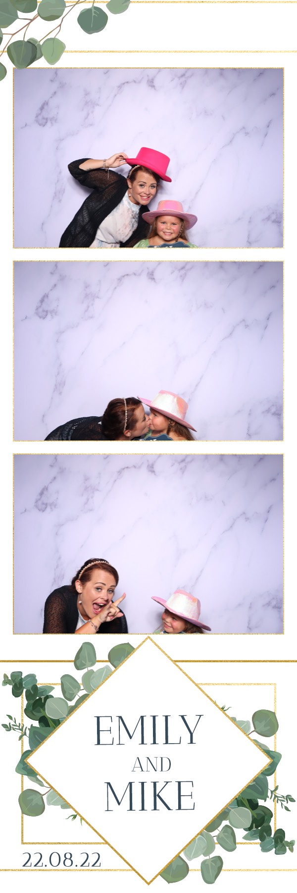 Emily & Mike | View more photos from the event at images.mobile-photo-booth.com/u/MobilePhotoBoothUK/Emily-Mike