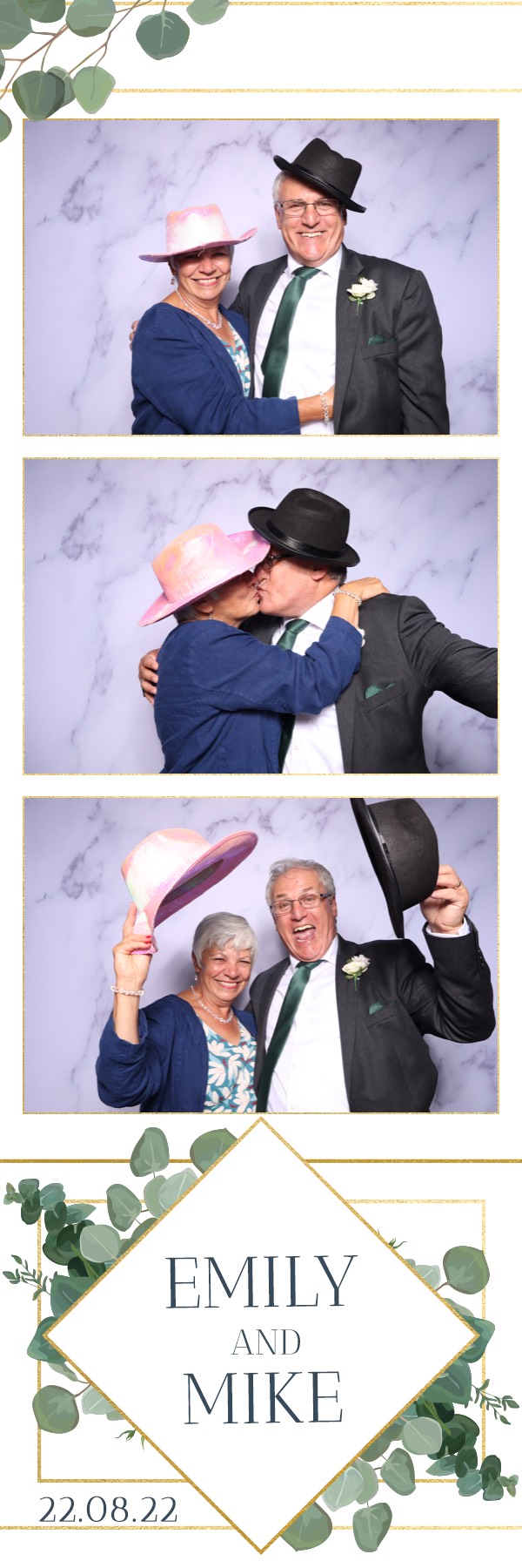 Emily & Mike | View more photos from the event at images.mobile-photo-booth.com/u/MobilePhotoBoothUK/Emily-Mike