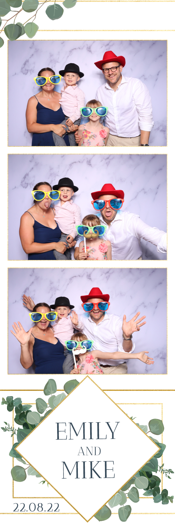 Emily & Mike | View more photos from the event at images.mobile-photo-booth.com/u/MobilePhotoBoothUK/Emily-Mike