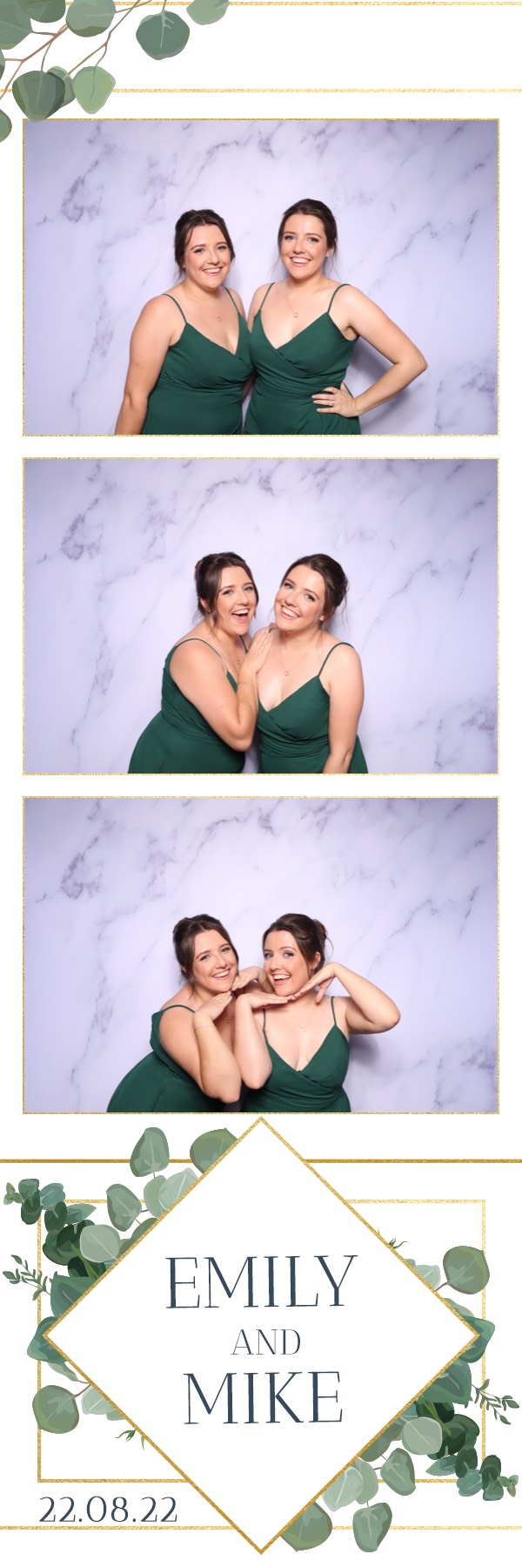 Emily & Mike | View more photos from the event at images.mobile-photo-booth.com/u/MobilePhotoBoothUK/Emily-Mike