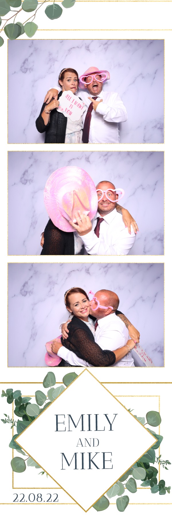 Emily & Mike | View more photos from the event at images.mobile-photo-booth.com/u/MobilePhotoBoothUK/Emily-Mike