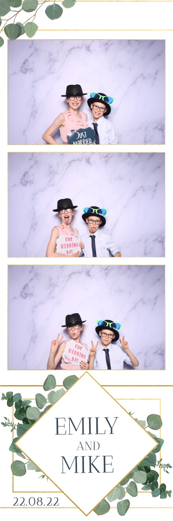Emily & Mike | View more photos from the event at images.mobile-photo-booth.com/u/MobilePhotoBoothUK/Emily-Mike