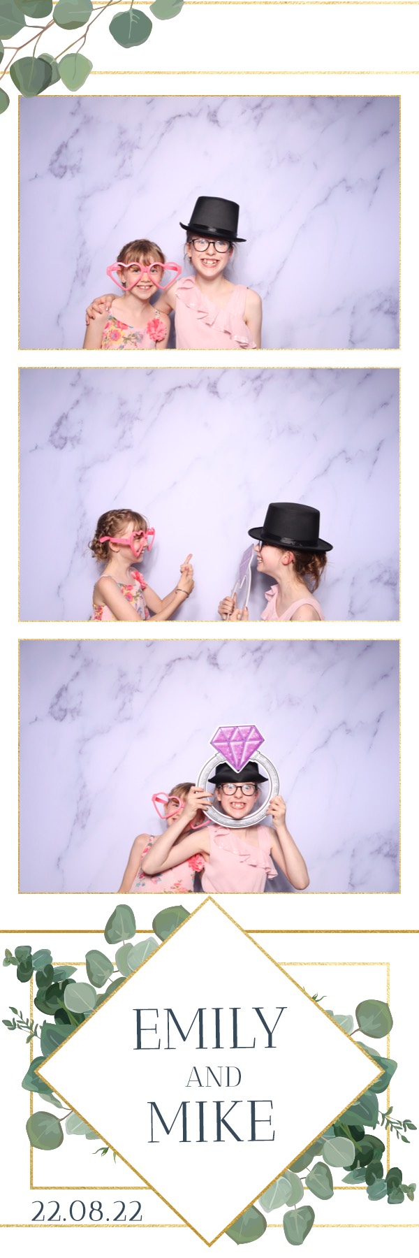 Emily & Mike | View more photos from the event at images.mobile-photo-booth.com/u/MobilePhotoBoothUK/Emily-Mike