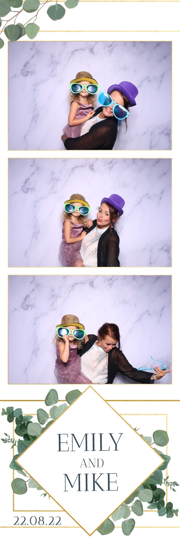 Emily & Mike | View more photos from the event at images.mobile-photo-booth.com/u/MobilePhotoBoothUK/Emily-Mike