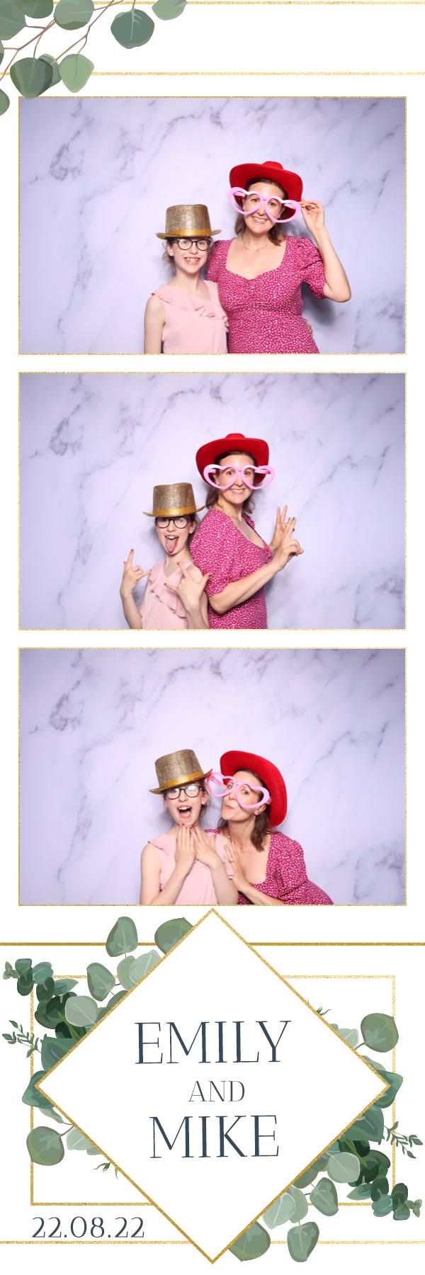 Emily & Mike | View more photos from the event at images.mobile-photo-booth.com/u/MobilePhotoBoothUK/Emily-Mike