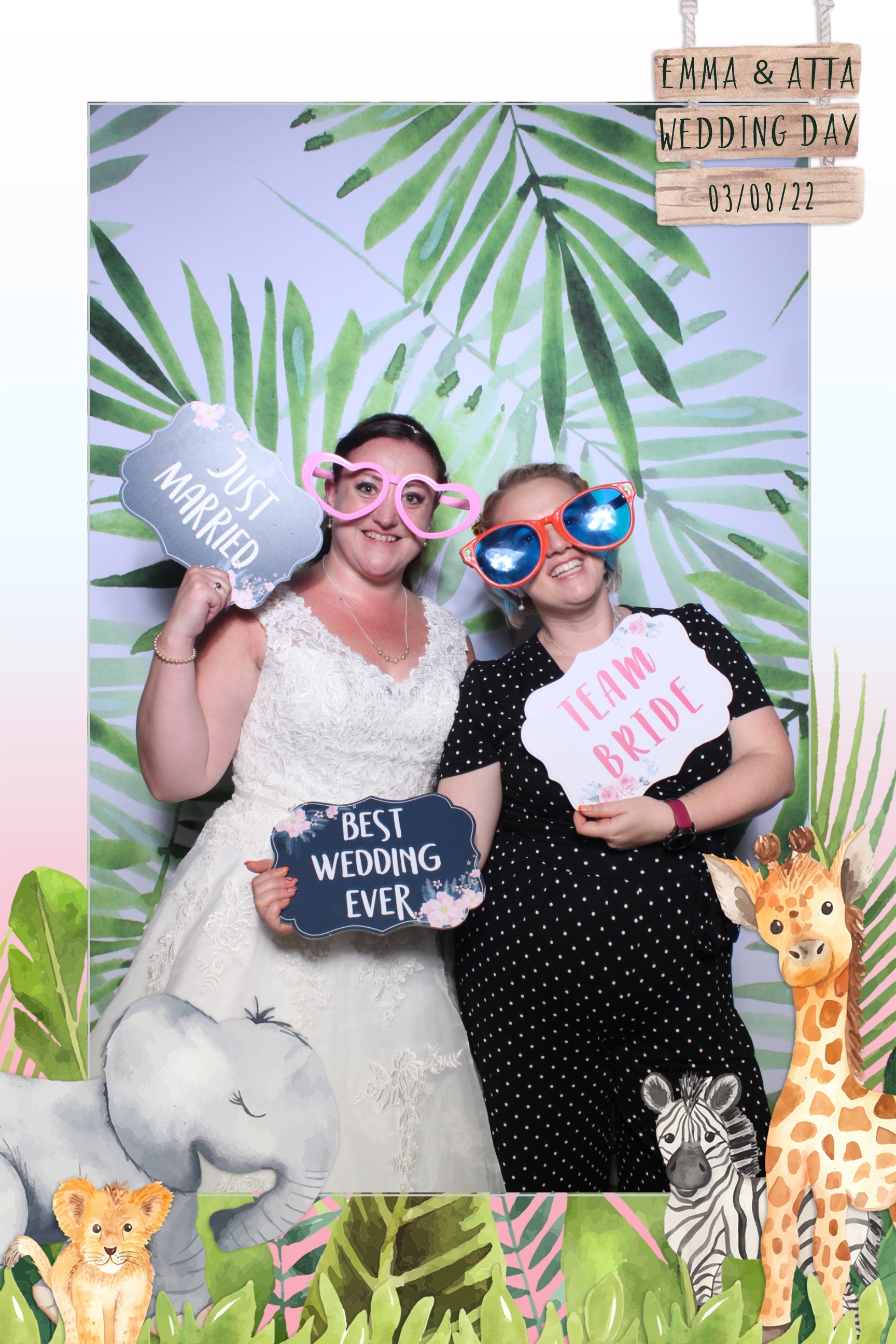 Emma & Atta | View more photos from the event at images.mobile-photo-booth.com/u/MobilePhotoBoothUK/Emma-Atta
