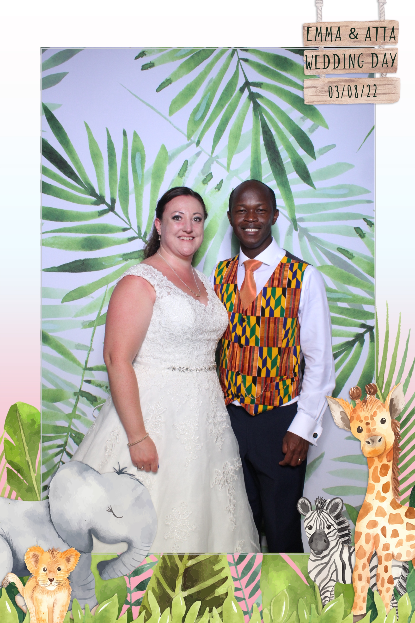 Emma & Atta | View more photos from the event at images.mobile-photo-booth.com/u/MobilePhotoBoothUK/Emma-Atta