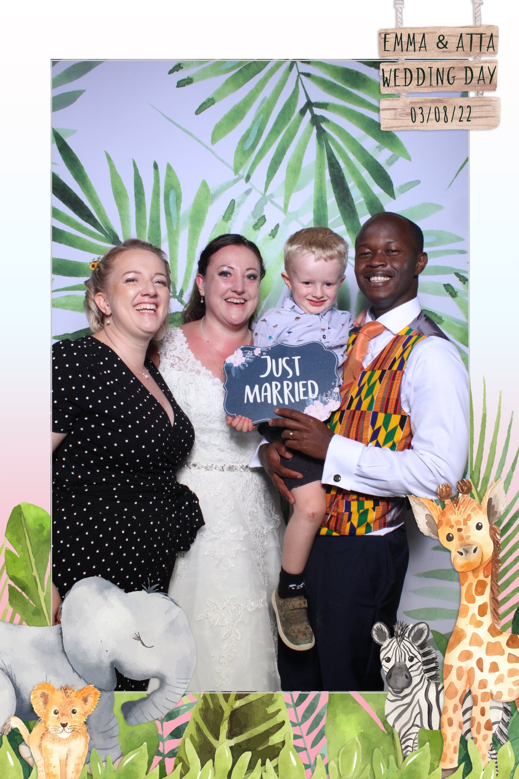 Emma & Atta | View more photos from the event at images.mobile-photo-booth.com/u/MobilePhotoBoothUK/Emma-Atta