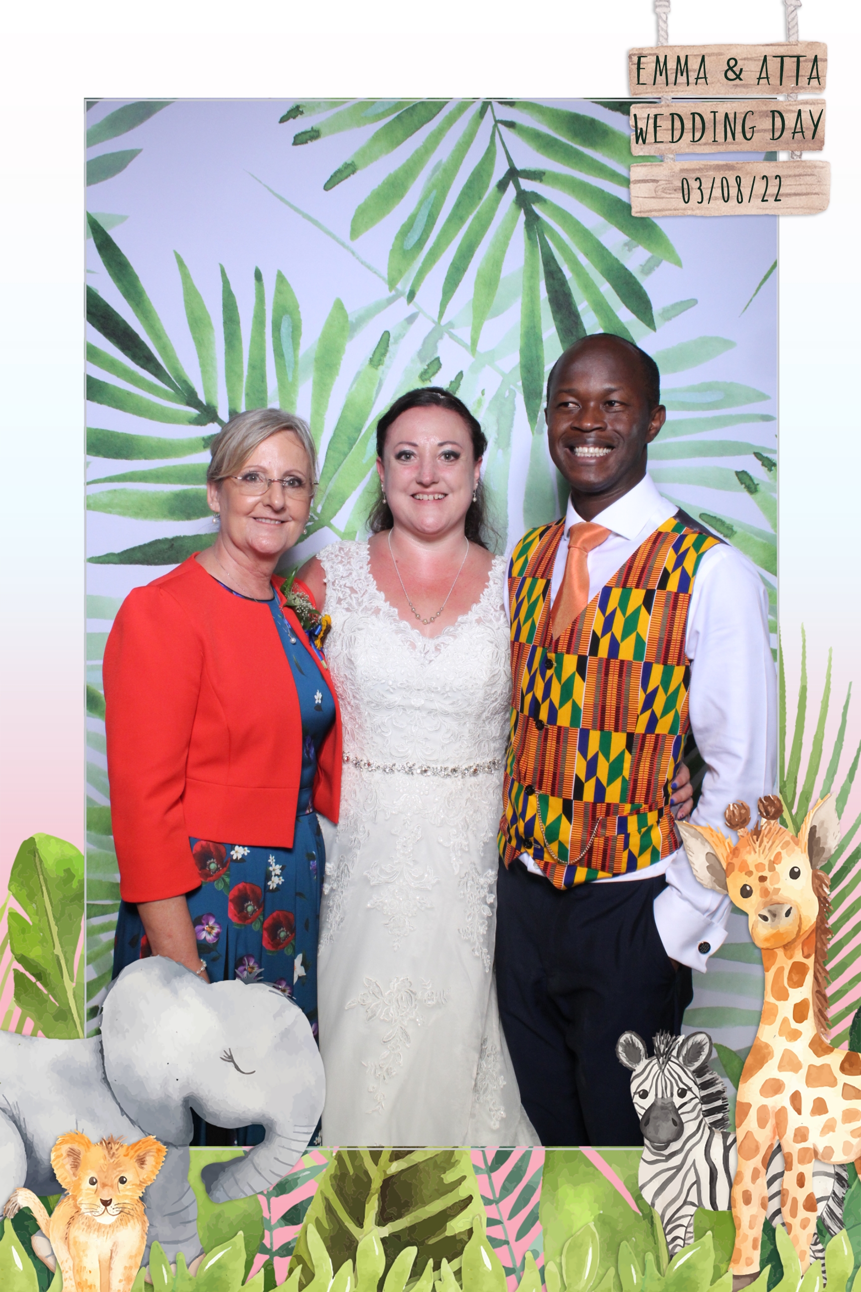 Emma & Atta | View more photos from the event at images.mobile-photo-booth.com/u/MobilePhotoBoothUK/Emma-Atta