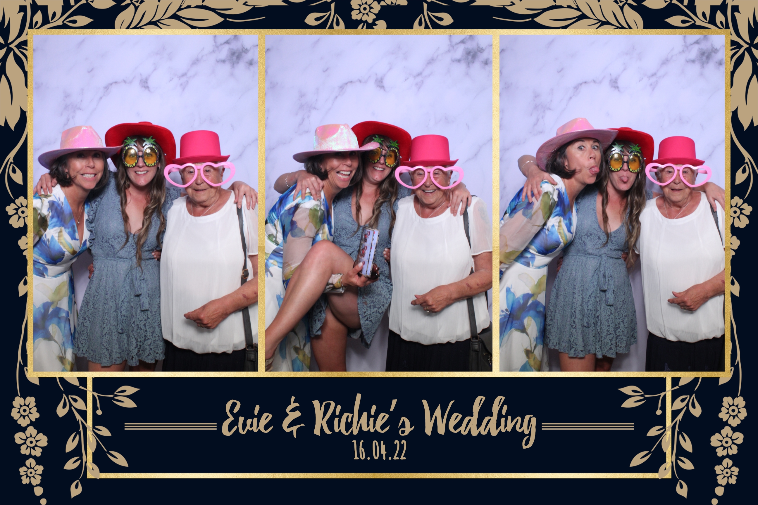 Evie & Richie | View more photos from the event at images.mobile-photo-booth.com/u/MobilePhotoBoothUK/Evie-Richie