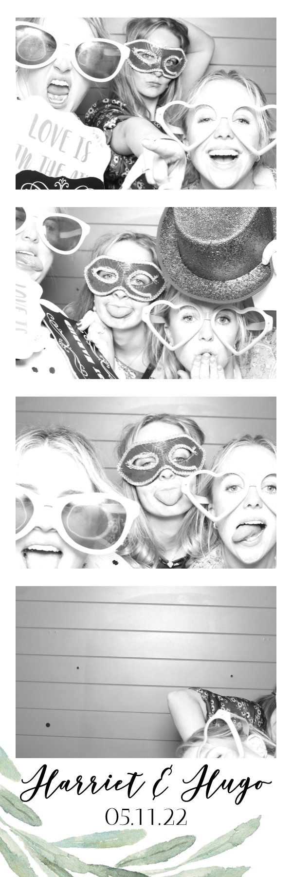 Harriet & Hugo | View more photos from the event at images.mobile-photo-booth.com/u/MobilePhotoBoothUK/Harriet-Hugo