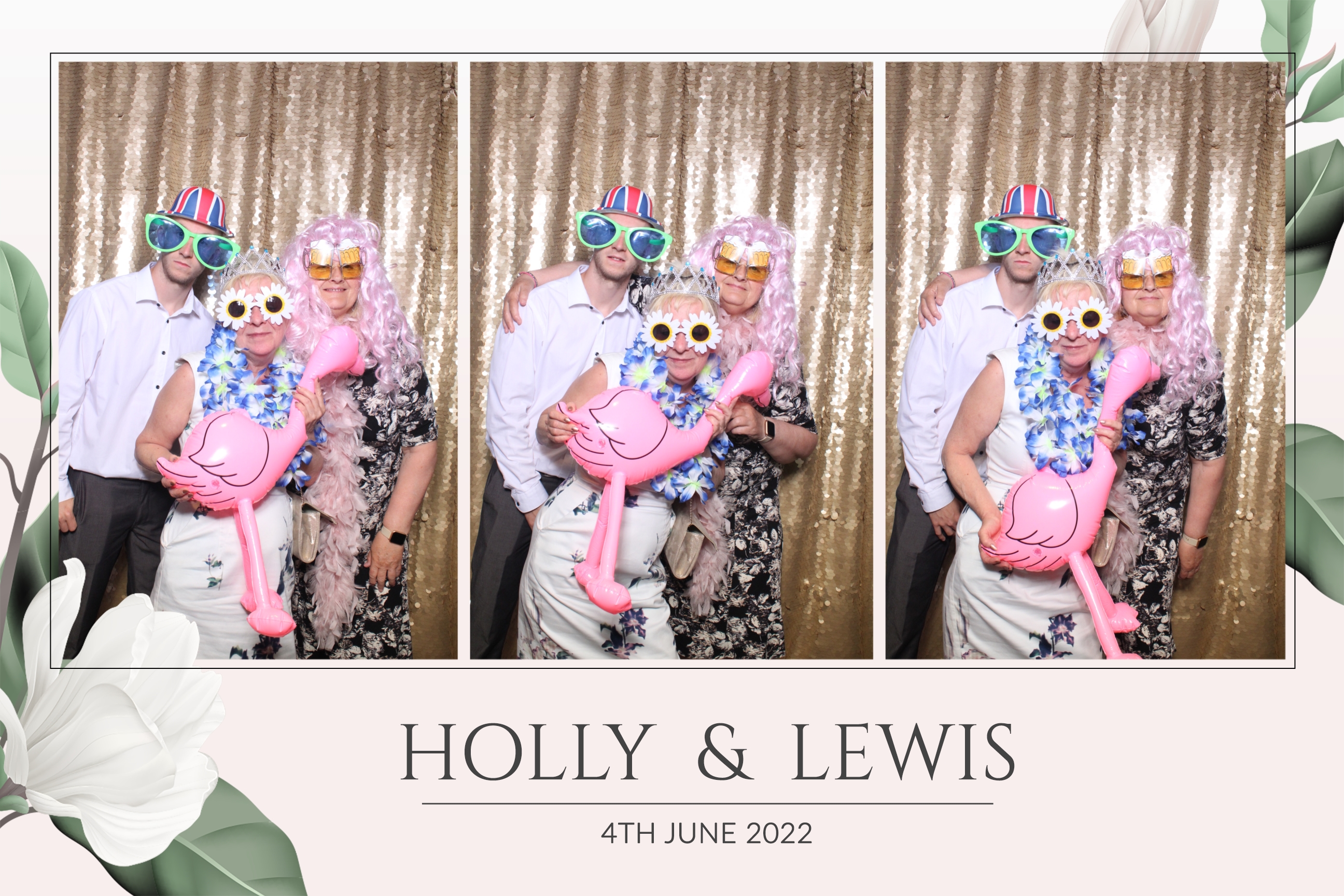 Holly & Lewis | View more photos from the event at images.mobile-photo-booth.com/u/MobilePhotoBoothUK/Holly-Lewis
