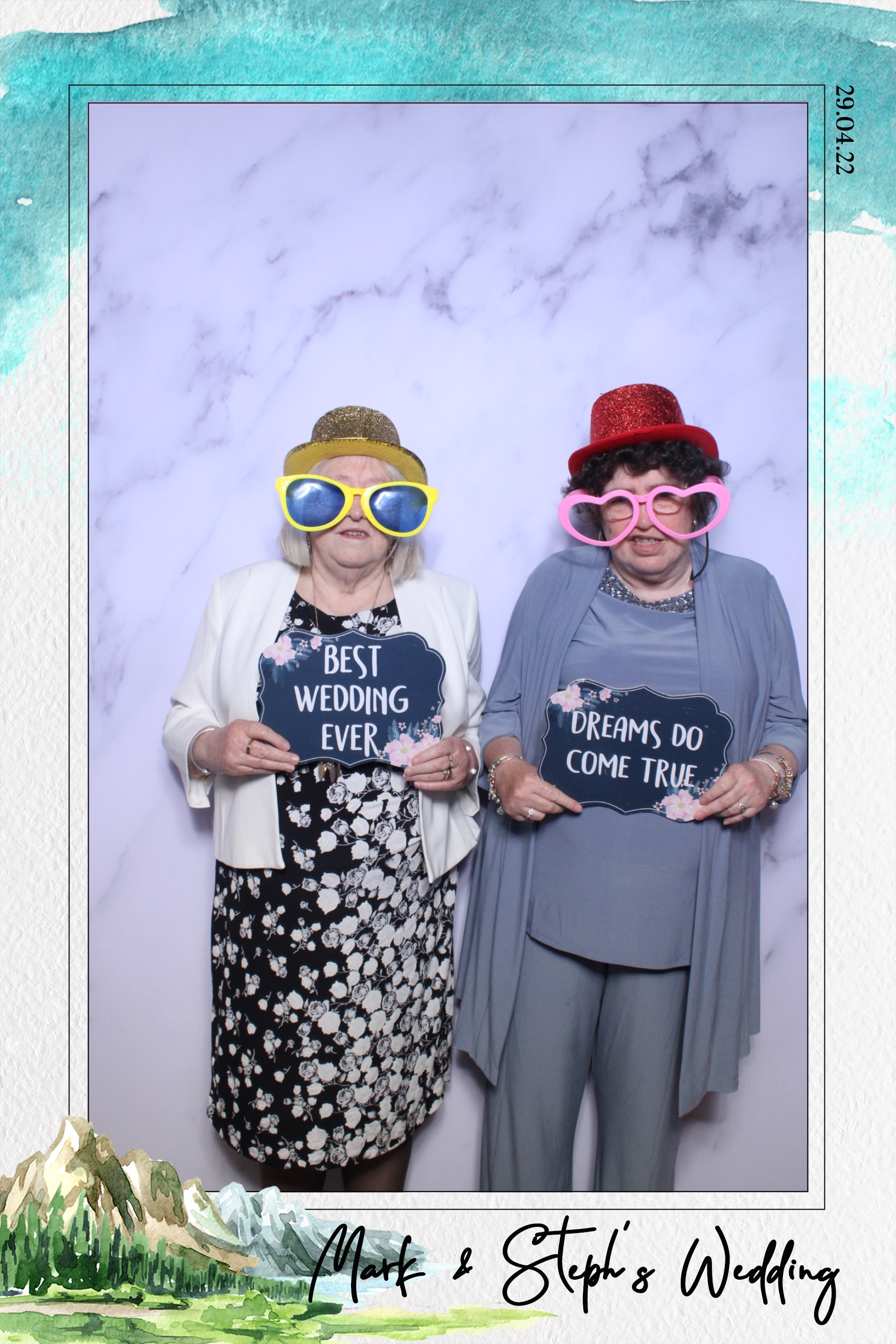 Mark & Steph | View more photos from the event at images.mobile-photo-booth.com/u/MobilePhotoBoothUK/Mark-Steph