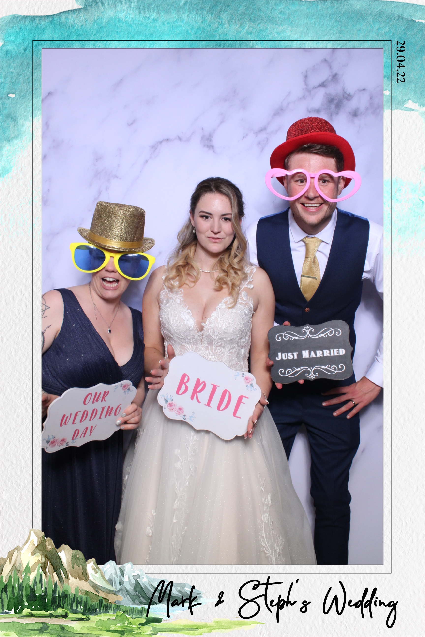 Mark & Steph | View more photos from the event at images.mobile-photo-booth.com/u/MobilePhotoBoothUK/Mark-Steph