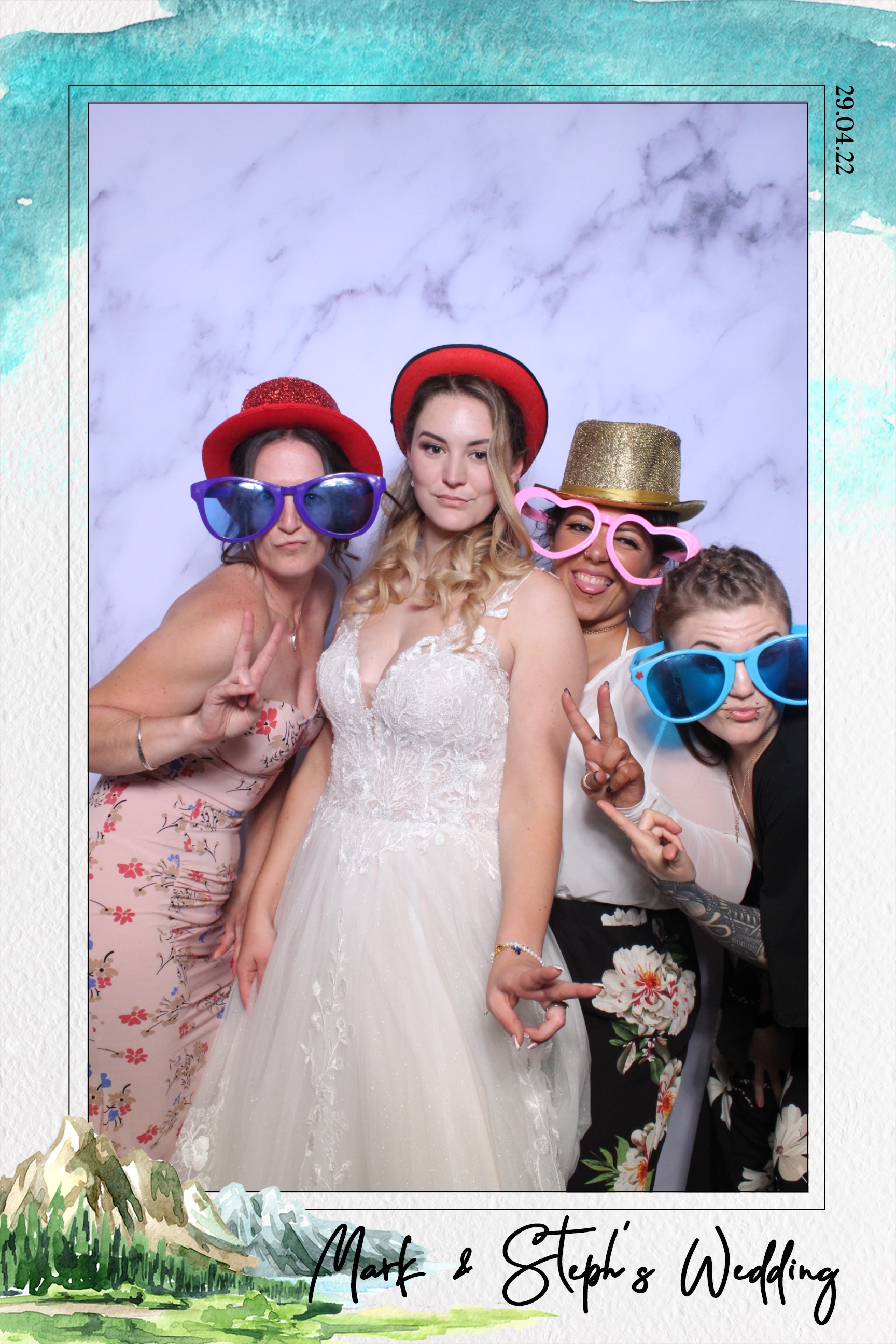 Mark & Steph | View more photos from the event at images.mobile-photo-booth.com/u/MobilePhotoBoothUK/Mark-Steph