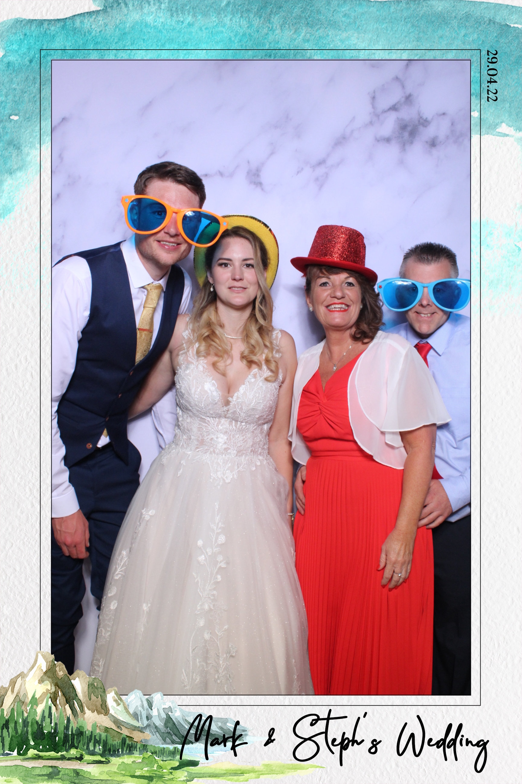 Mark & Steph | View more photos from the event at images.mobile-photo-booth.com/u/MobilePhotoBoothUK/Mark-Steph