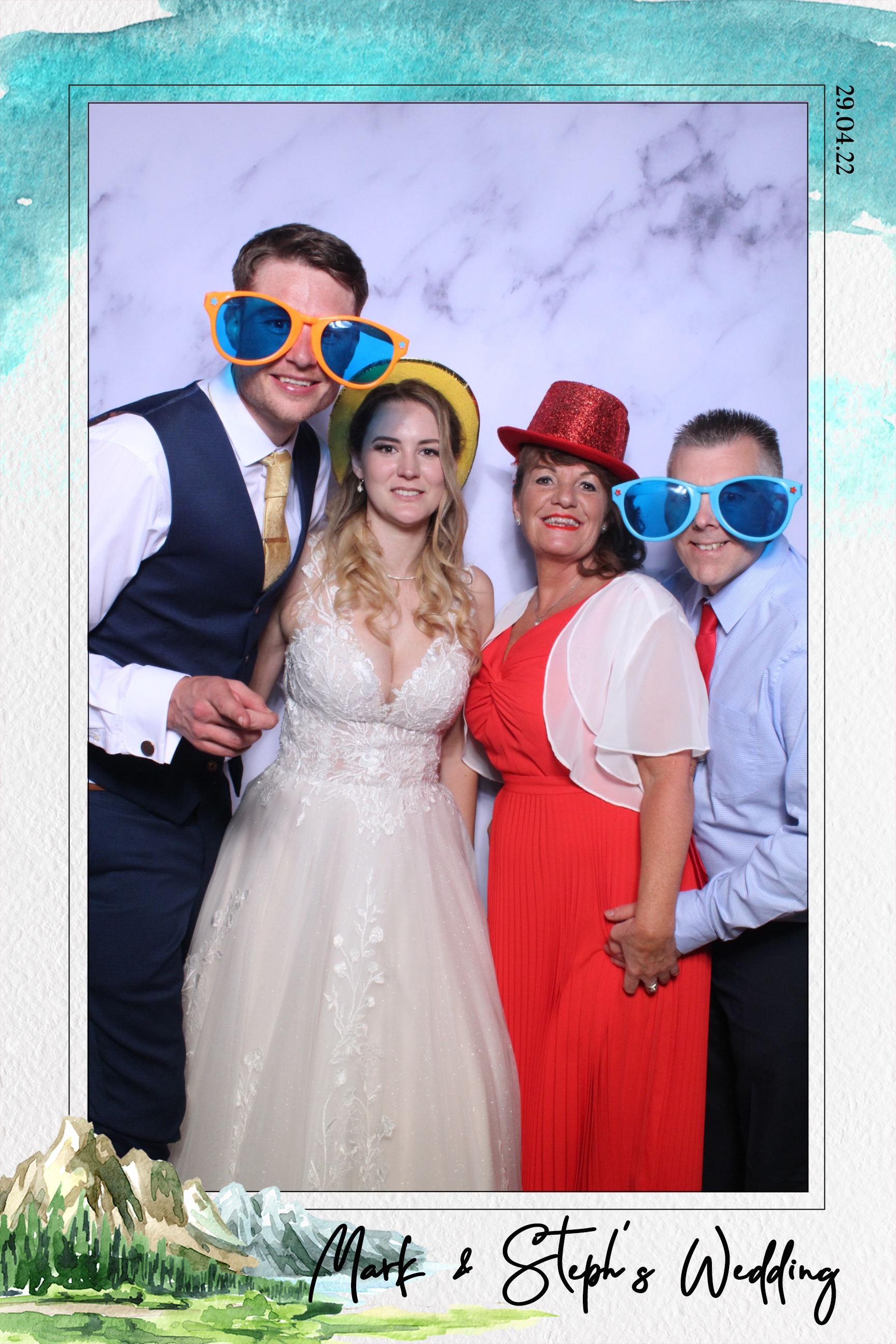 Mark & Steph | View more photos from the event at images.mobile-photo-booth.com/u/MobilePhotoBoothUK/Mark-Steph