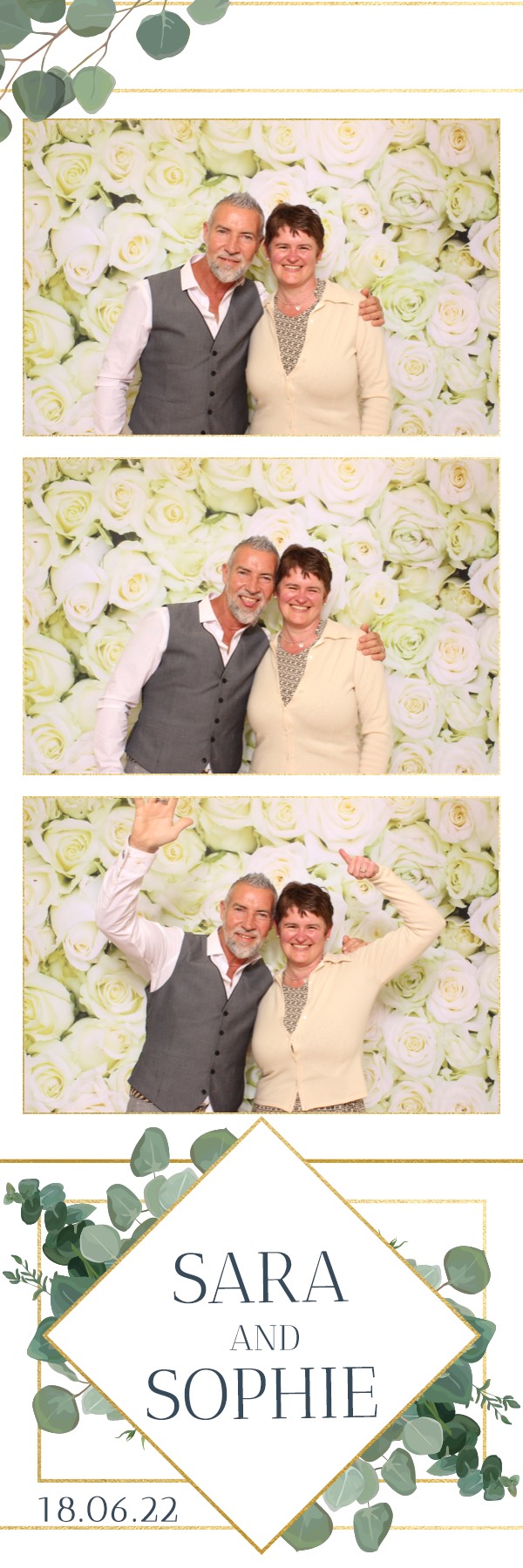 Sara & Sophie | View more photos from the event at images.mobile-photo-booth.com/u/MobilePhotoBoothUK/Sara-Sophie
