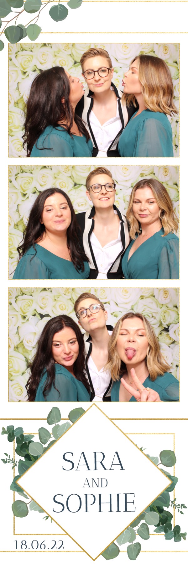 Sara & Sophie | View more photos from the event at images.mobile-photo-booth.com/u/MobilePhotoBoothUK/Sara-Sophie