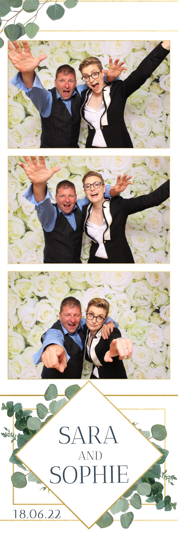 Sara & Sophie | View more photos from the event at images.mobile-photo-booth.com/u/MobilePhotoBoothUK/Sara-Sophie