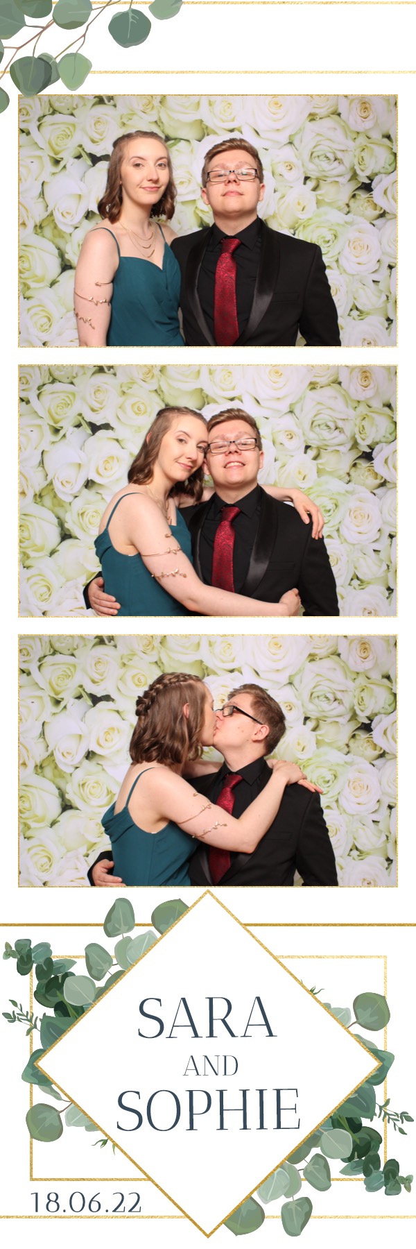 Sara & Sophie | View more photos from the event at images.mobile-photo-booth.com/u/MobilePhotoBoothUK/Sara-Sophie