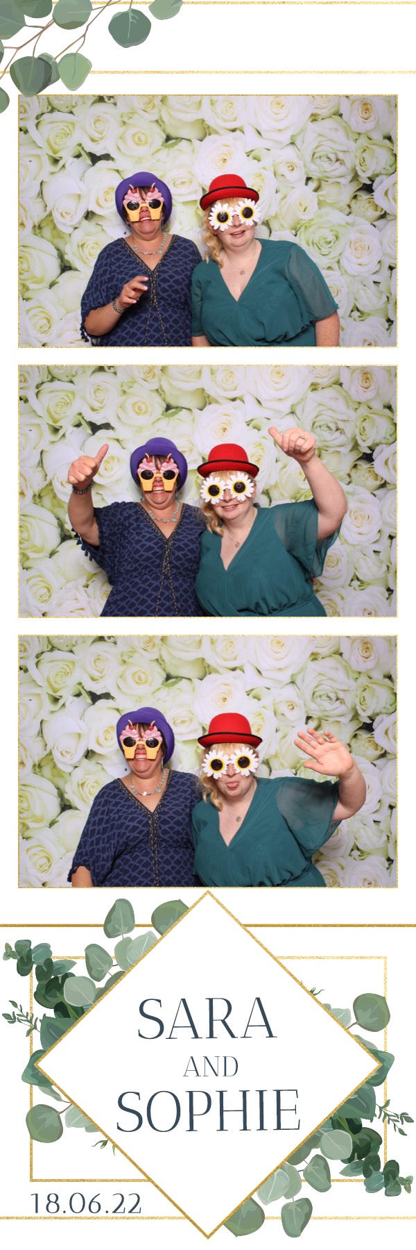 Sara & Sophie | View more photos from the event at images.mobile-photo-booth.com/u/MobilePhotoBoothUK/Sara-Sophie