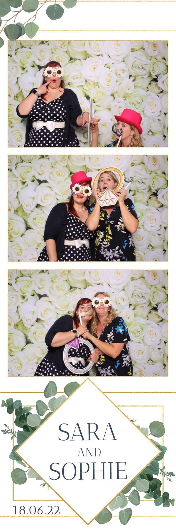 Sara & Sophie | View more photos from the event at images.mobile-photo-booth.com/u/MobilePhotoBoothUK/Sara-Sophie