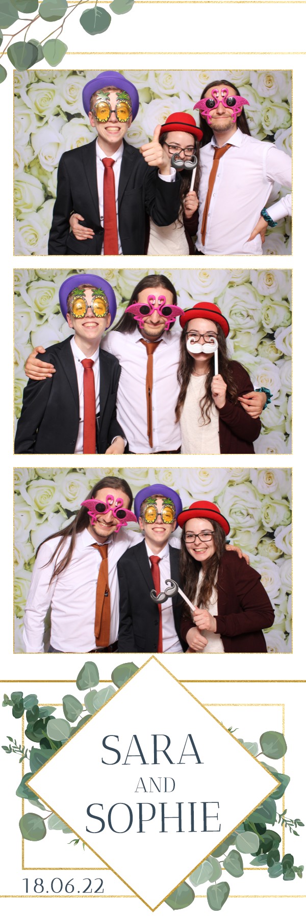 Sara & Sophie | View more photos from the event at images.mobile-photo-booth.com/u/MobilePhotoBoothUK/Sara-Sophie
