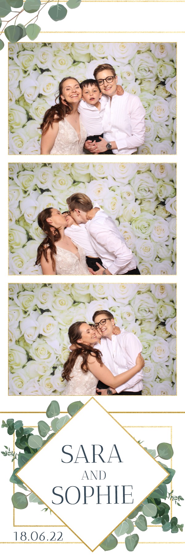 Sara & Sophie | View more photos from the event at images.mobile-photo-booth.com/u/MobilePhotoBoothUK/Sara-Sophie